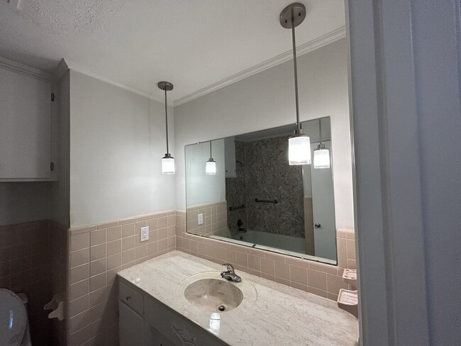 Building Photo - 3-Bedroom 2-Bathroom Home with 2 car garage  in Prime Cookeville Location!
