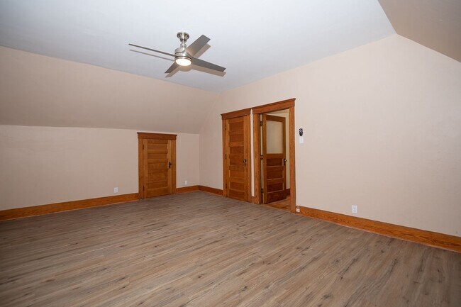 Building Photo - Convenient Location & Updated Amenities!