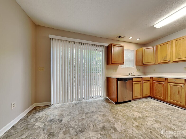 Building Photo - 124 Devonport Dr