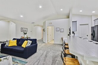 Building Photo - 2213 E Elm Grove Dr