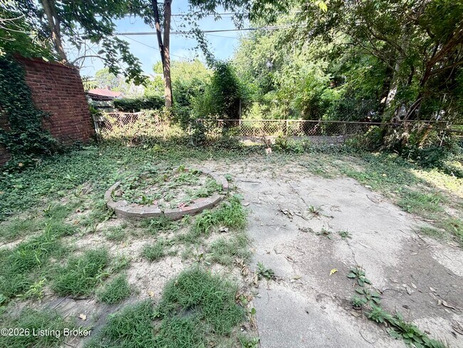 Building Photo - 668 Lindell Ave