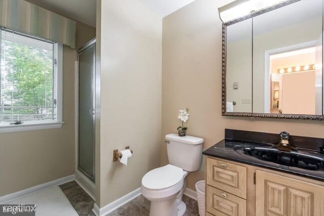 Building Photo - 5 br, 4.5 bath House - 110 Castle Hill Ct