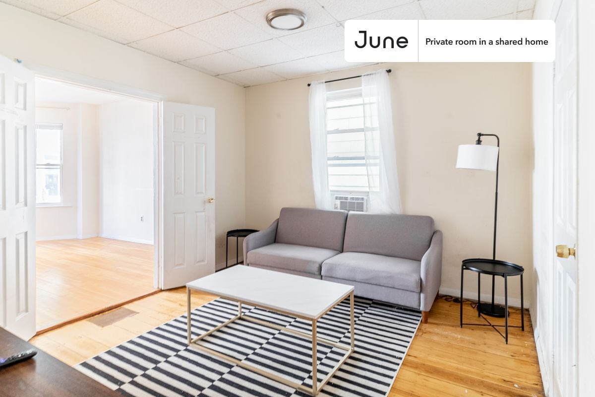 Building Photo - Room in Shared 2 bed/1 bath home