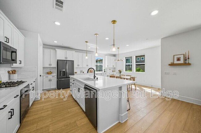 Building Photo - 32017 Radiant Dr