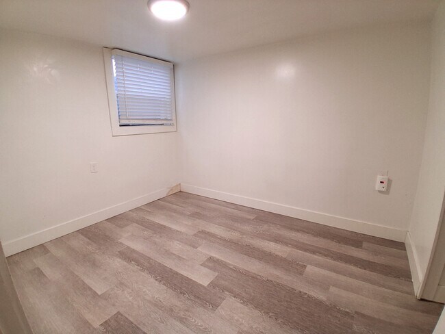 Building Photo - 775 E 820 N