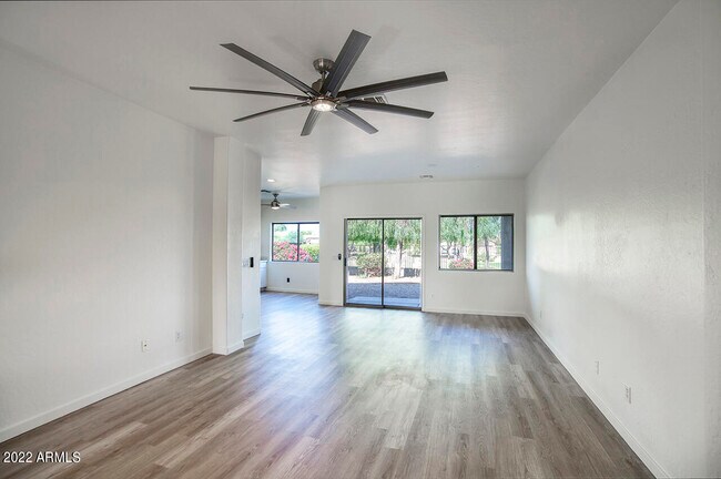 Building Photo - 1704 S 79th Glen