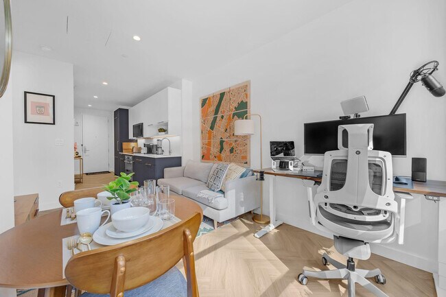 Building Photo - 980 6th Ave