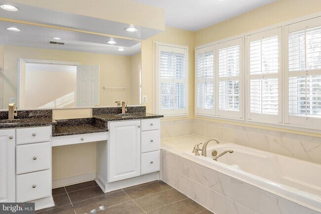 Building Photo - 4481 Shady Point Pl