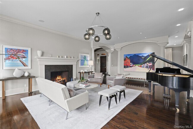 Building Photo - 10 Upland Rd N