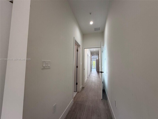 Building Photo - 1786 SW 9th St