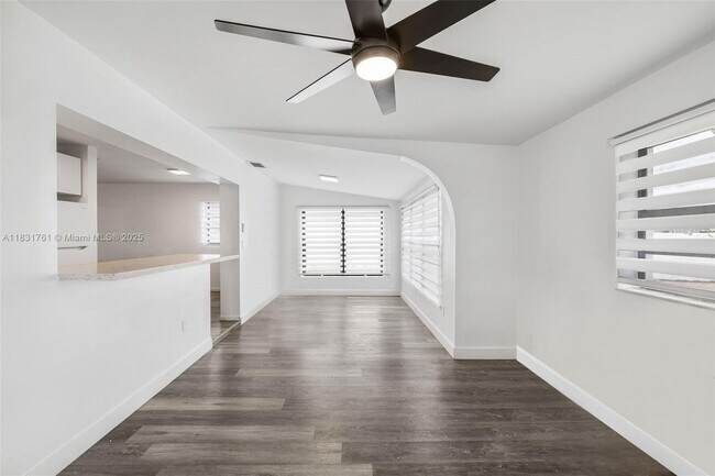 Building Photo - 5425 SW 112th Ave