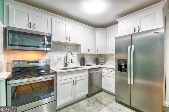 Building Photo - 1225 Graymont Dr SW