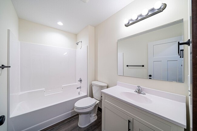 Building Photo - Brand New 5 Bedroom Duplex Unit!