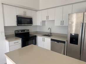 Building Photo - 930 SW 129th Pl