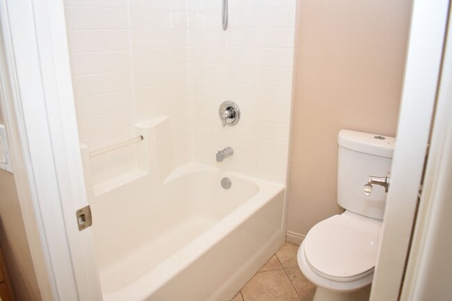 Building Photo - 1341 Greenfield Dr