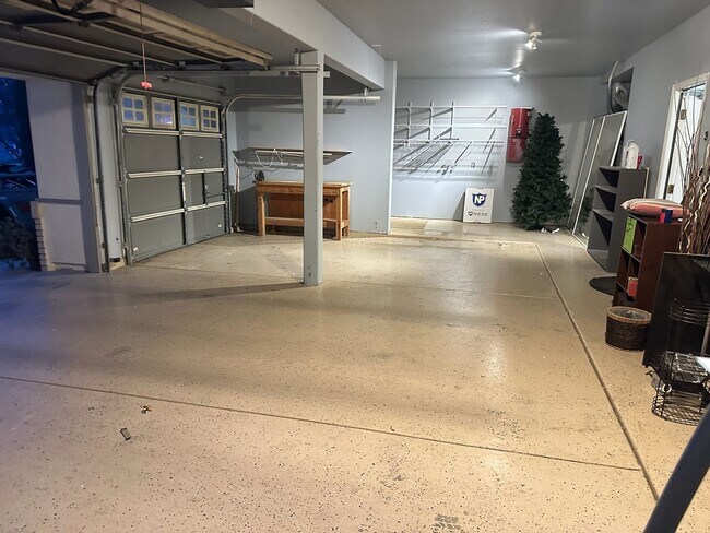 Building Photo - 5701 W Country Ave