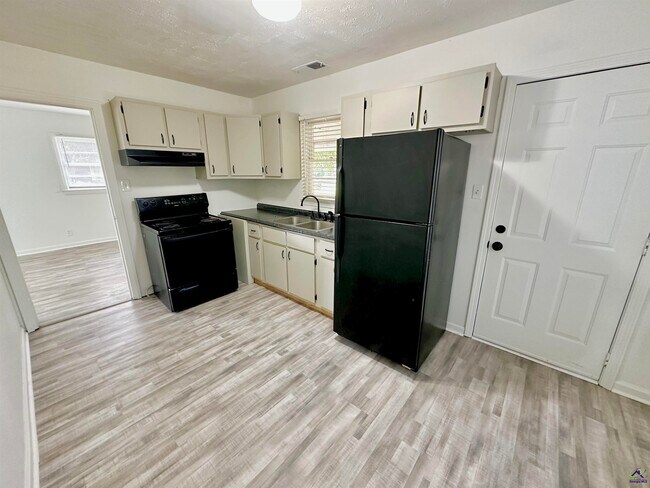 Building Photo - 108 Smith Pl