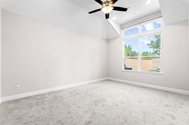 Building Photo - 15302 Spanish Ranchos Wy