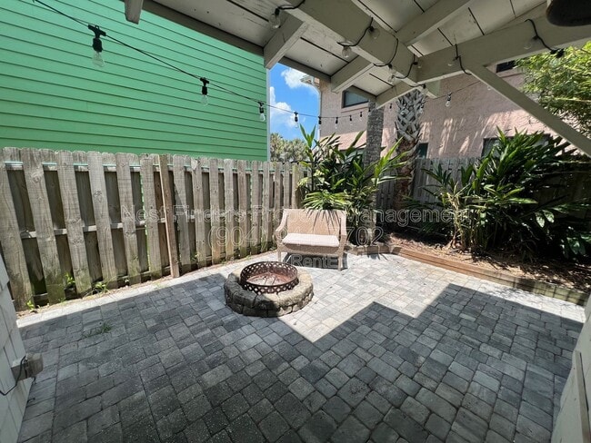 Building Photo - 809 2nd St S