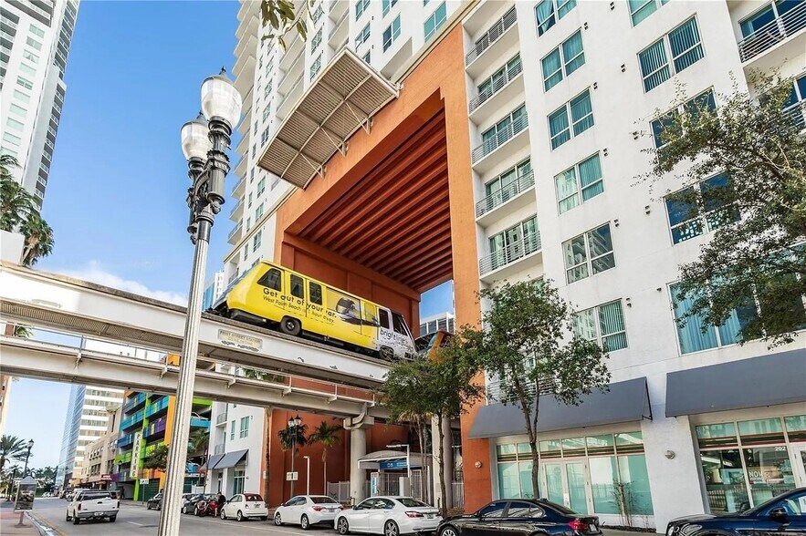 Building Photo - 133 NE 2nd Ave