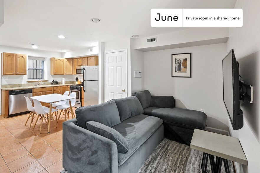 Building Photo - Room in Shared 3 bed/2.5 bath home