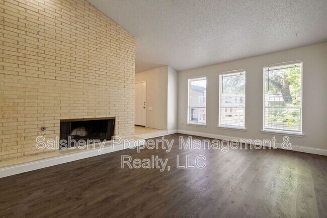 Building Photo - 4915 Westlake Dr