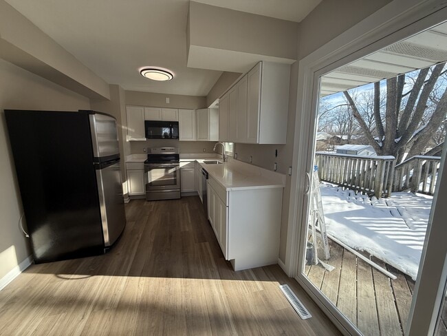 Building Photo - 1001 Caroline Terrace