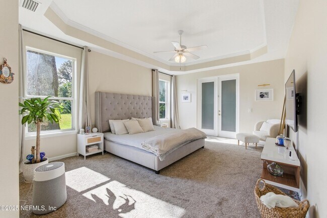 Building Photo - 9 Creek Side Dr