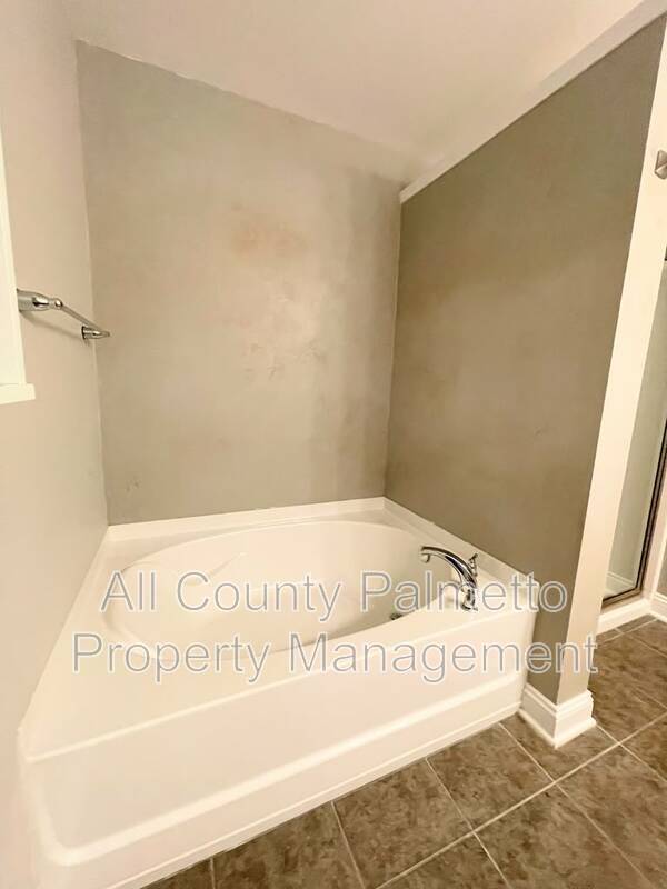Building Photo - 3639 Bagley Dr