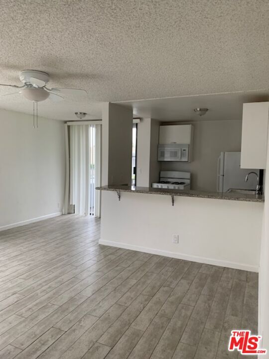 Building Photo - 922 N Hudson Ave