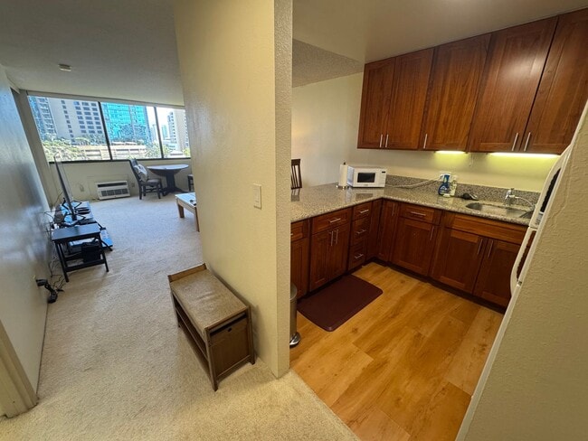 Building Photo - Available Now! Furnished Downtown 1 Bed/ 1 Bath Condo with A/C & Pool at Kukui Plaza