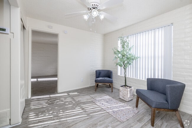 1BR, 1BA - 662SF - Dining Room - Campbell Ranch