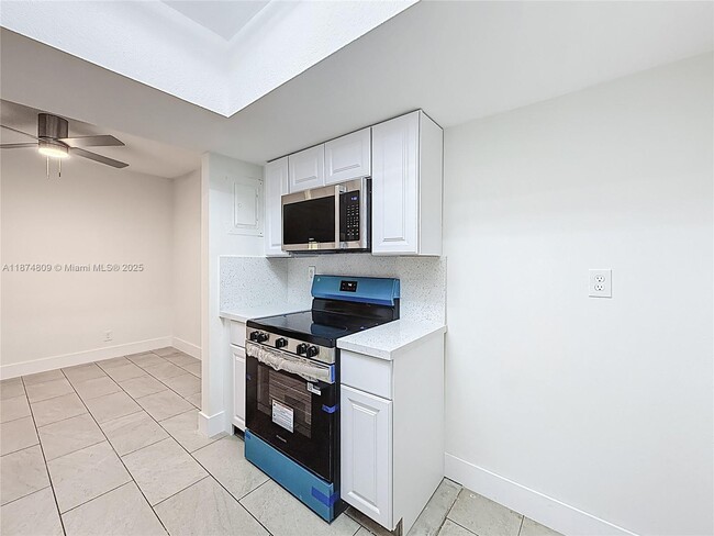 Building Photo - 1379 Seaview
