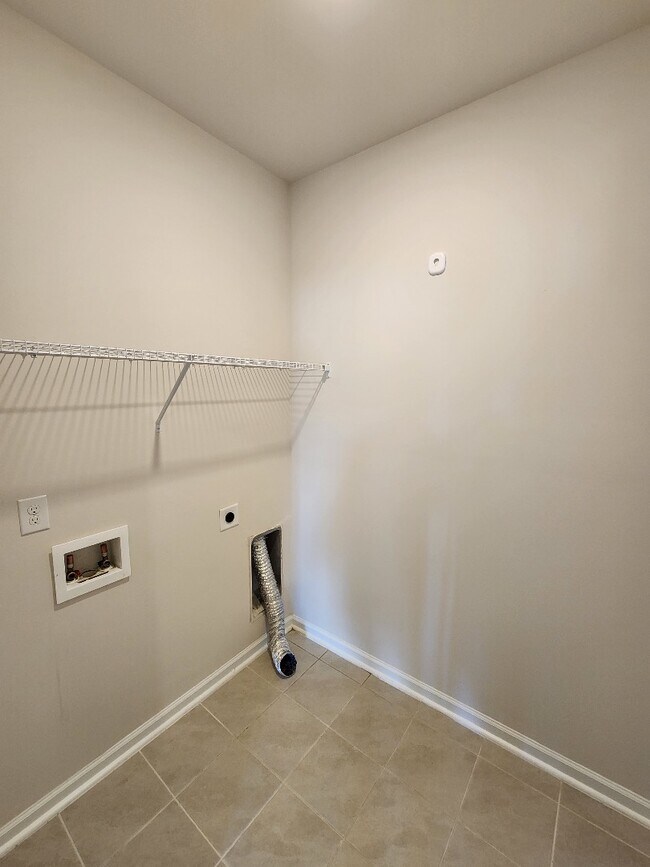 Building Photo - 3537 Bells Lk Cir