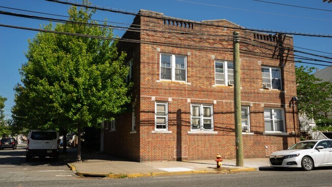 Building Photo - 573 Ave E