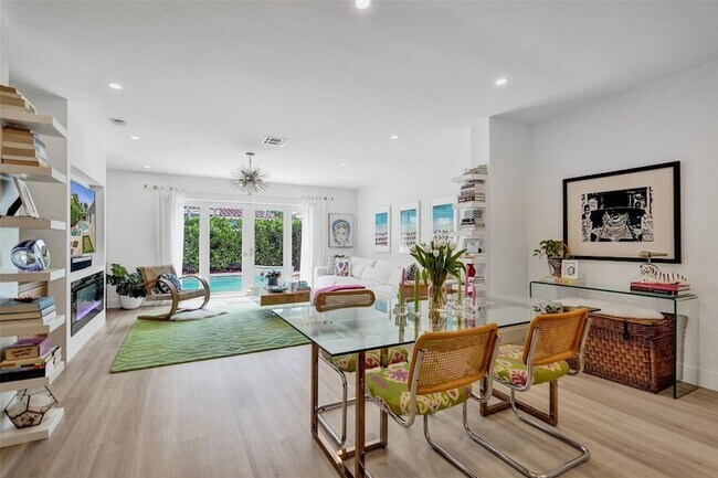 Building Photo - 3206 Robbins Rd