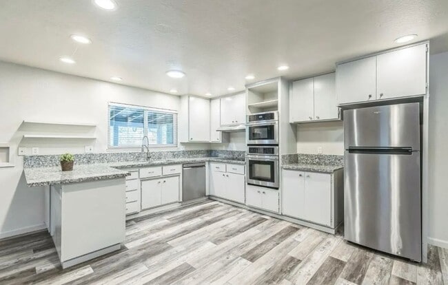 Building Photo - Peaceful Country Living in a Spacious Single-Story Home