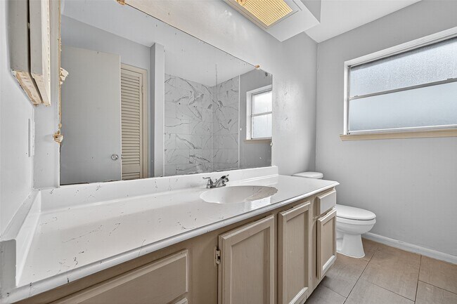 Building Photo - 3906 Glen Cove Cir
