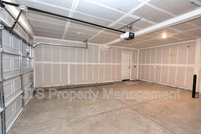 Building Photo - 2097 Shady Tree Cir