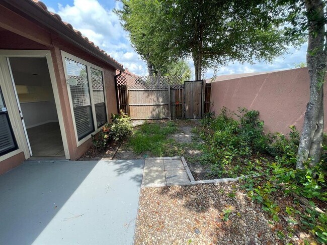 Building Photo - 614 Grenadine Ct