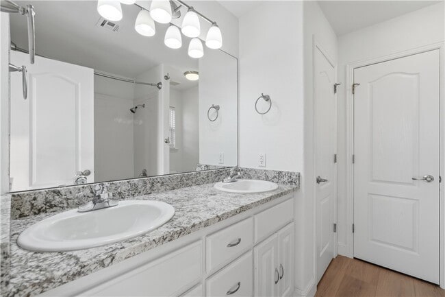 Building Photo - 551 Dogwood St