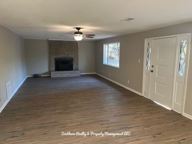 Building Photo - Newly Remodled Wetumpka Home