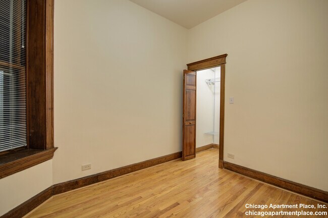 Building Photo - 1433 N Wells St