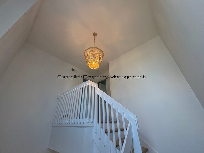 Building Photo - Fully Redesigned Townhouse Style Condo For Rent in Desirable Louisquisset Community!