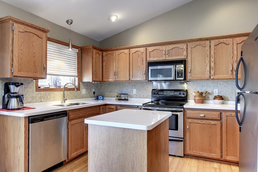 Building Photo - 1187 Blackhawk Dr SW