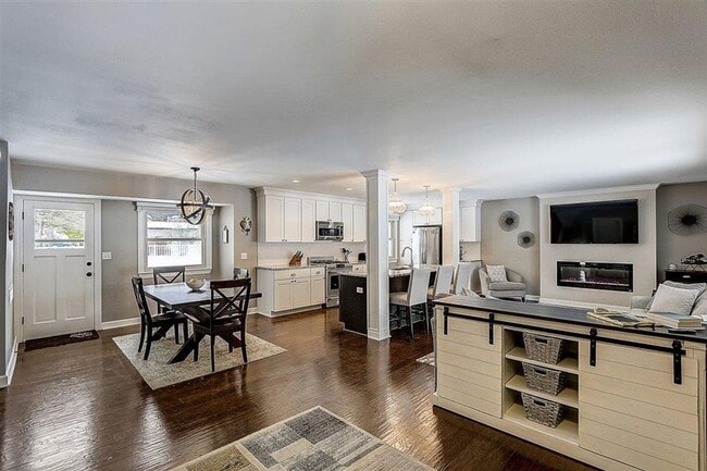 Building Photo - Updated Brookfield 4 bedroom home