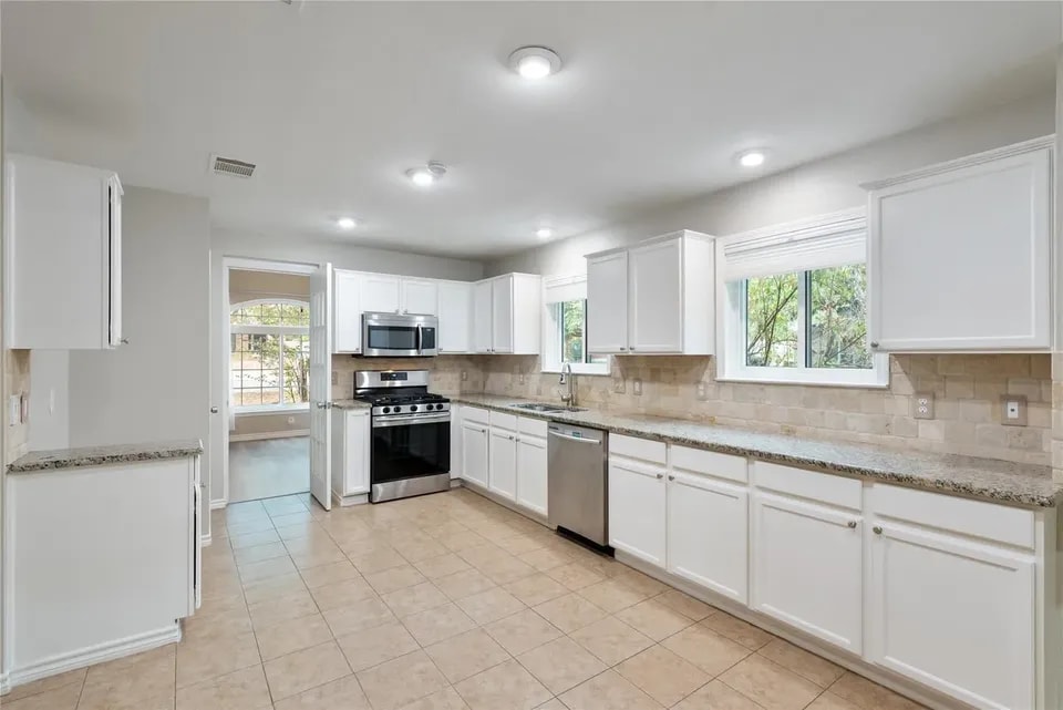 Building Photo - 5042 Cleves St