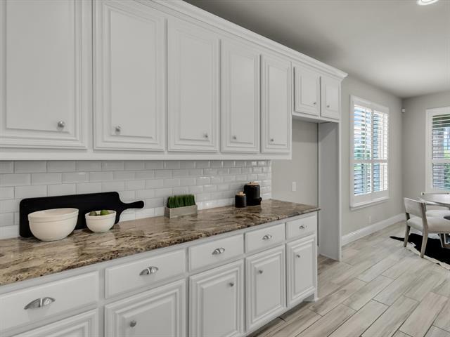 Building Photo - 310 Hawthorn Dr