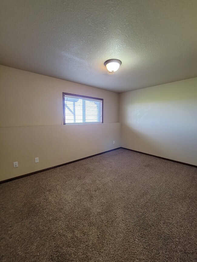 Building Photo - 2224 Bluegill Ave