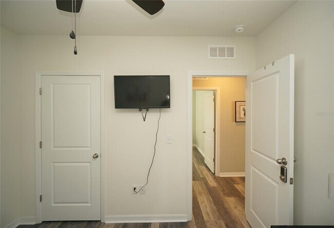 Building Photo - 11124 Leland Groves Dr